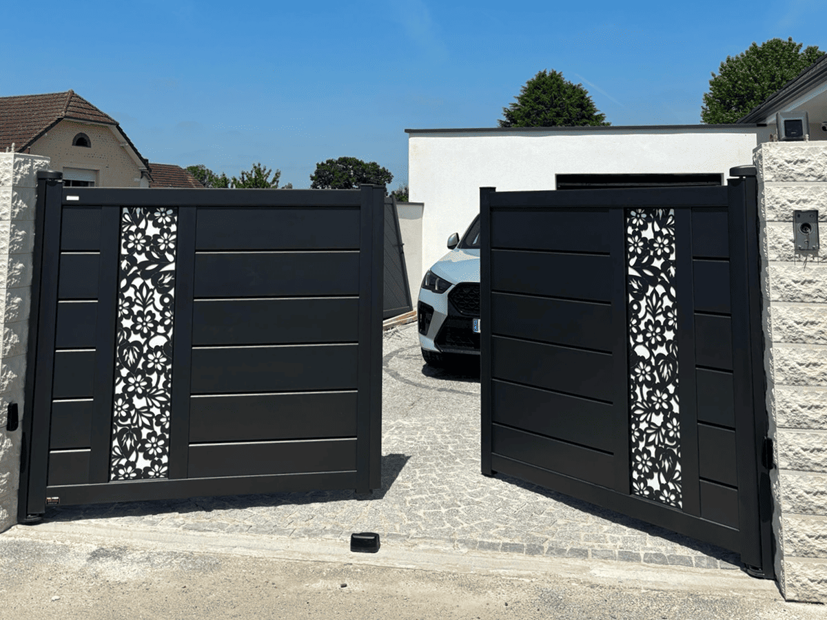 Portail 2 battants aluminium pour un particulier